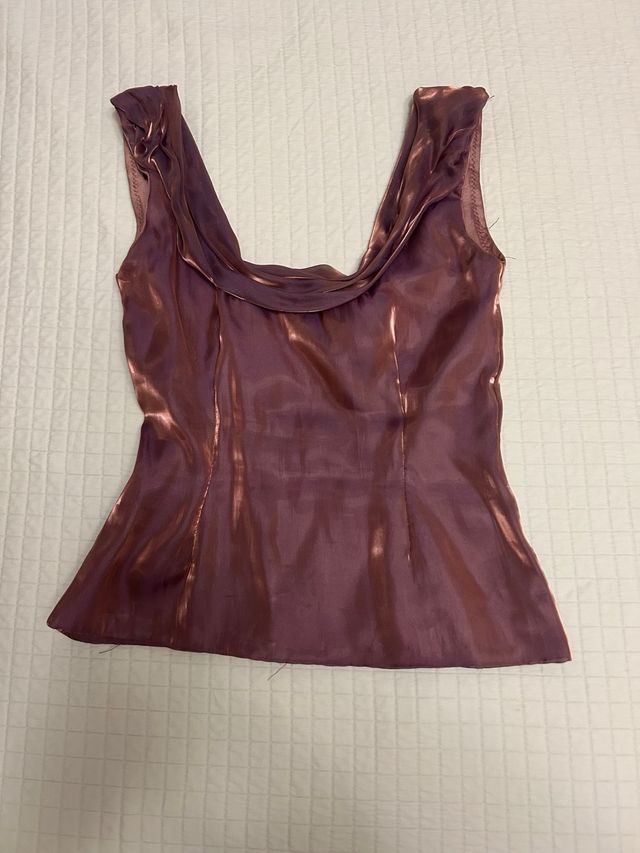 Top Morado Satinado Drapeado. elaboración propia