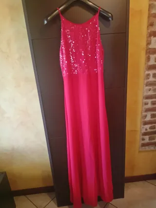 Abito lungo elegante rosso con paillettes