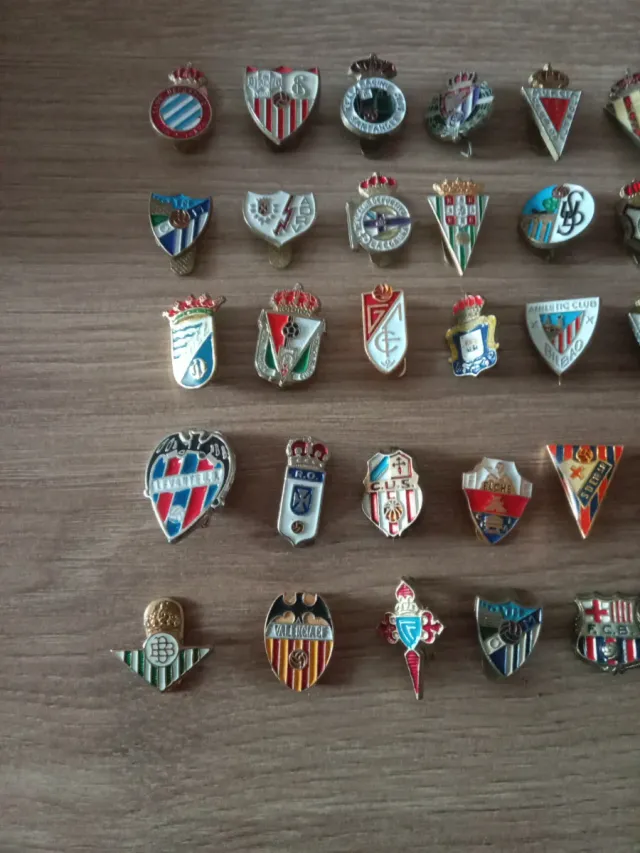 Lote insignias equipos fútbol españoles