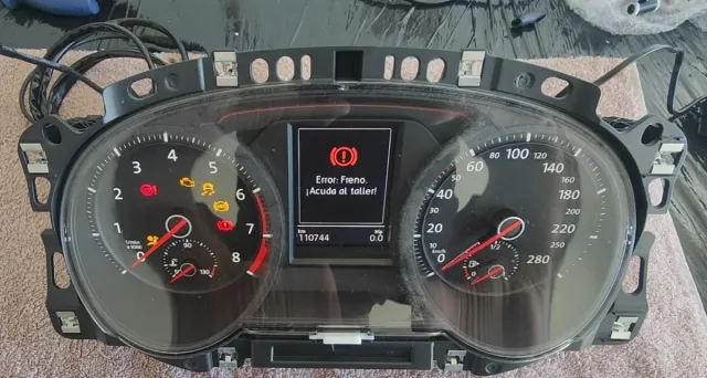 Cuadro instrumentos VW Golf VII GTI.