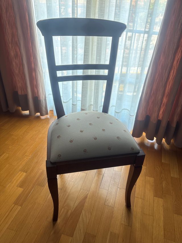 4 Silla de salón de madera  tapizadas  + 2 cn braz
