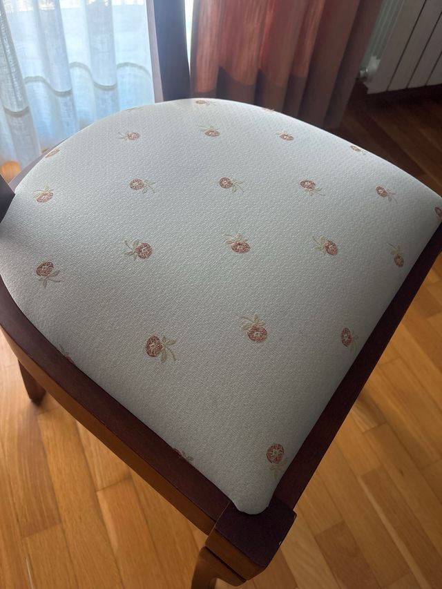 4 Silla de salón de madera  tapizadas  + 2 cn braz
