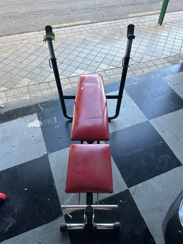 Banco de ejercicios rojo