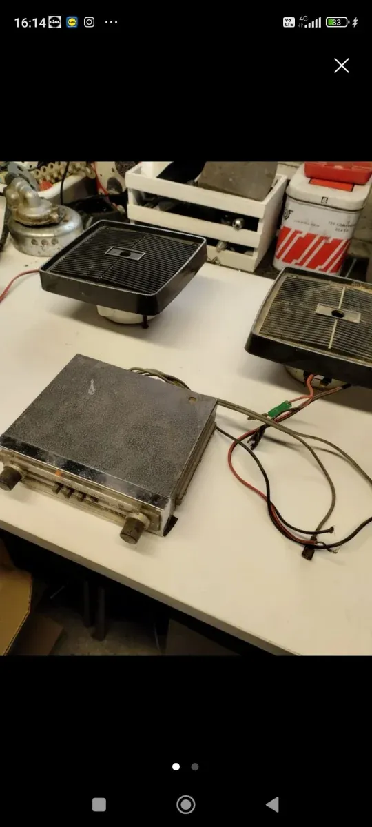 Radio Coche Vintage y altavoces