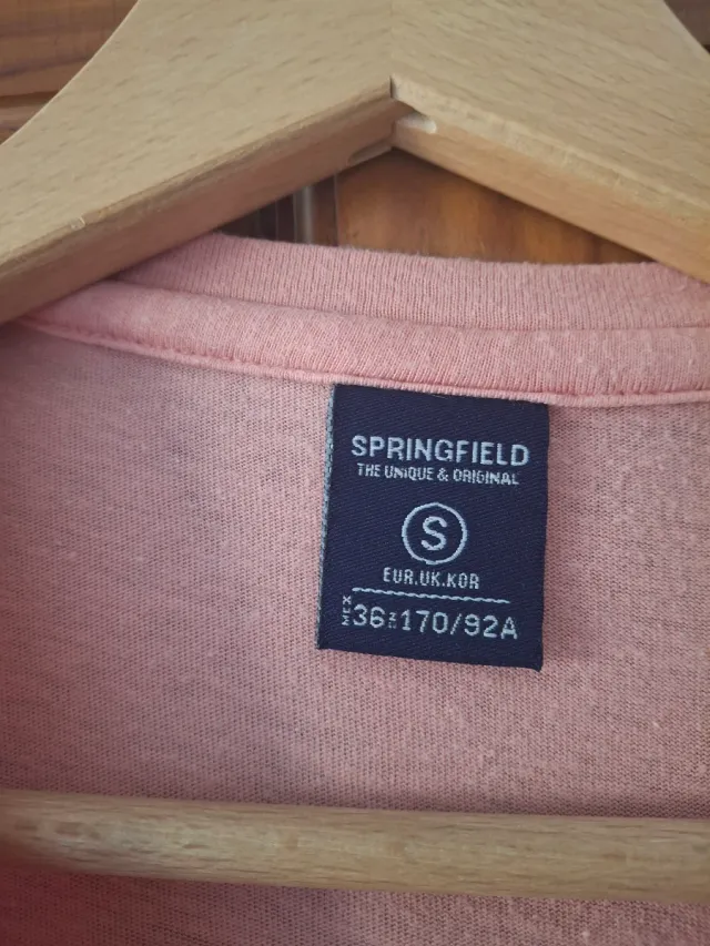 Camiseta rosa y blanca con rayas