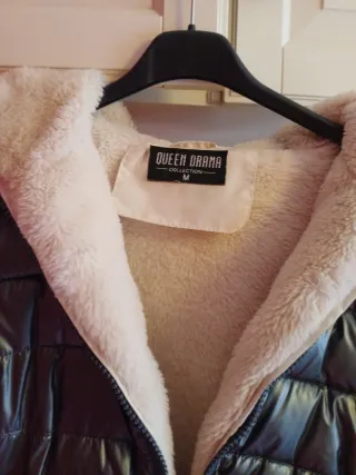 Cazadora acolchada con capucha