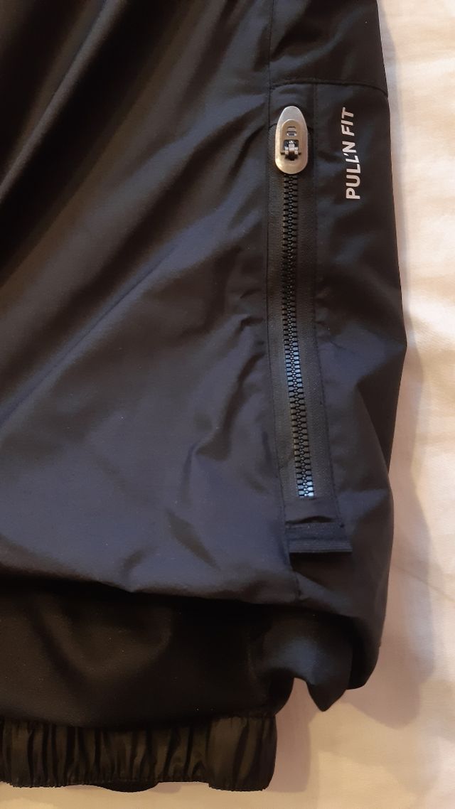 Pantalón de nieve negro a estrenar de Decathlon