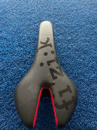 Sillín Fi:zk Negro/Rojo