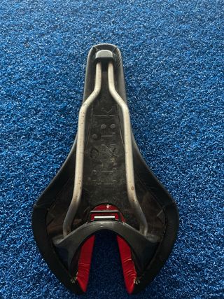 Sillín Fi:zk Negro/Rojo