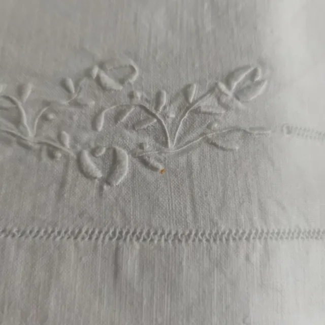 Sábanas de lino bordadas