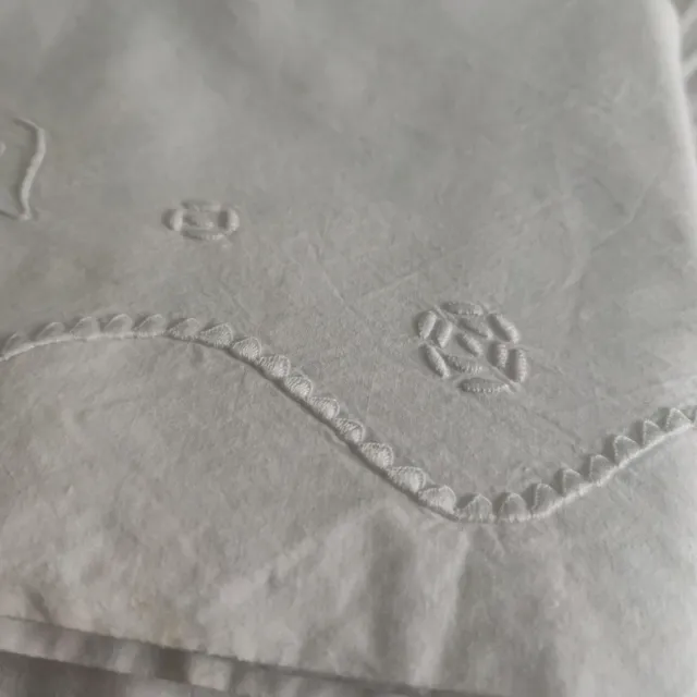 Sábanas de lino bordadas