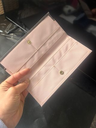 Carteras de distintos estilos. 5 euros cada una.