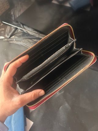 Carteras de distintos estilos. 5 euros cada una.