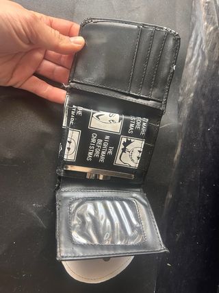 Carteras de distintos estilos. 5 euros cada una.