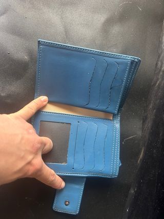 Carteras de distintos estilos. 5 euros cada una.