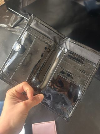 Carteras de distintos estilos. 5 euros cada una.