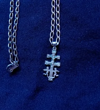 Cadena de Plata con Cruz de Calavaca