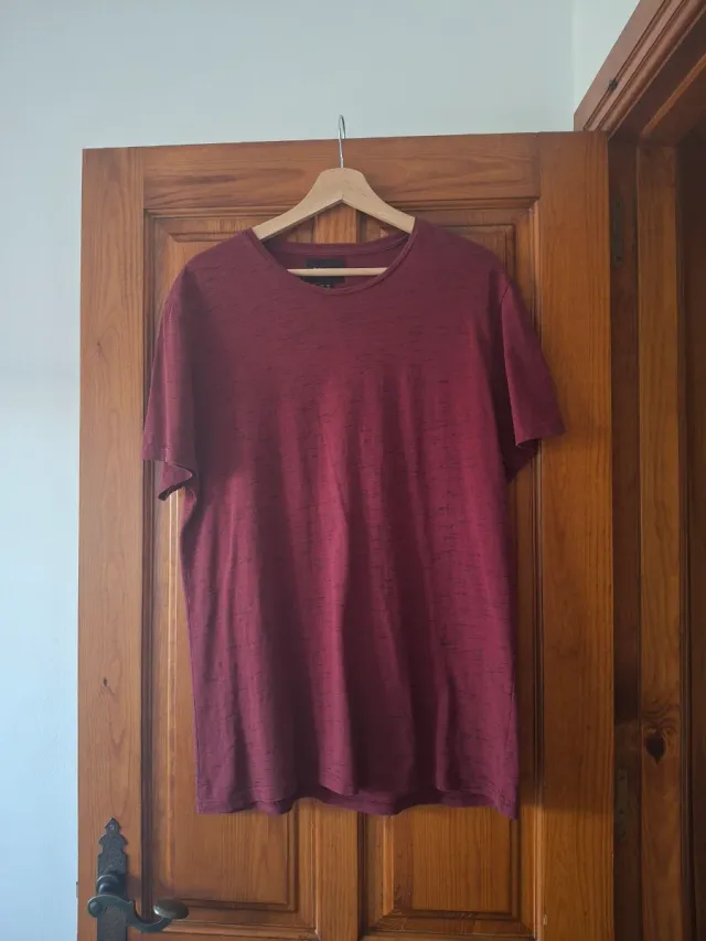 Camiseta Roja y Negra