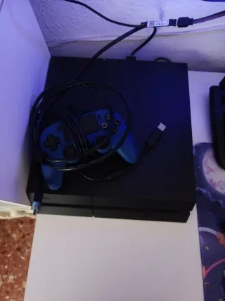 PS4 1TB Negra + Mando + Juegos