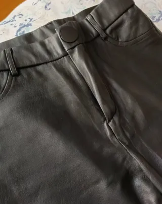 Pantalón Piel Negro Talla 36 pero talla grande 38