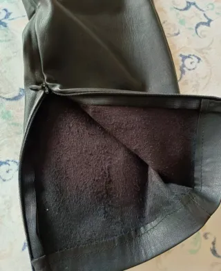 Pantalón Piel Negro Talla 36 pero talla grande 38