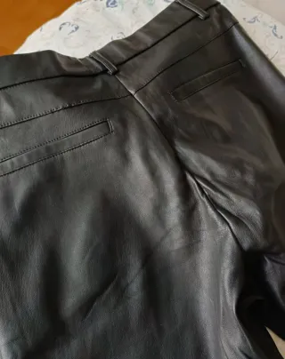 Pantalón Piel Negro Talla 36 pero talla grande 38