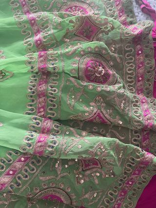 Falda étnica hindú bordada