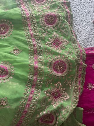 Falda étnica hindú bordada