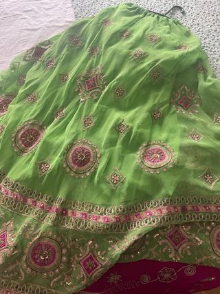 Falda étnica hindú bordada