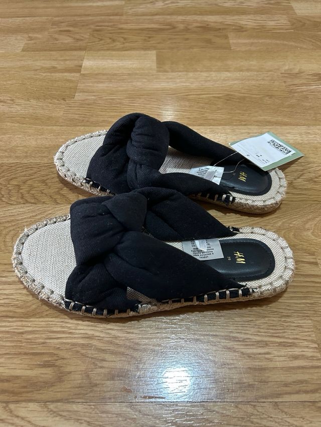 H&M Sandalias Planas con Lazo - Negras / Talla 39