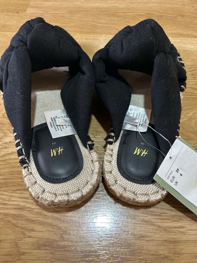 H&M Sandalias Planas con Lazo - Negras / Talla 39