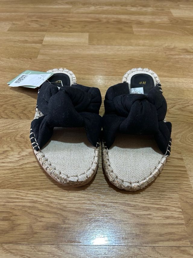H&M Sandalias Planas con Lazo - Negras / Talla 39