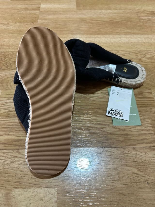 H&M Sandalias Planas con Lazo - Negras / Talla 39