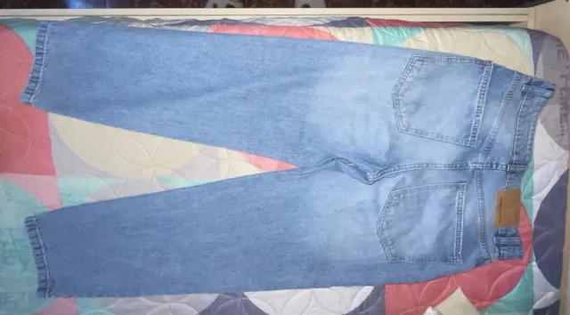 Pantalón tejano desgastado tiro medio