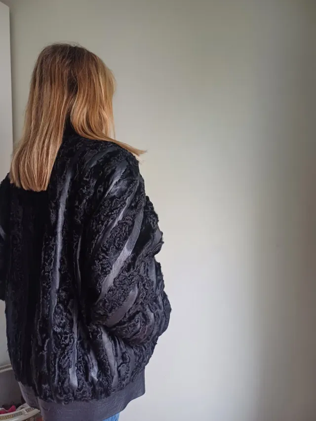 Chaquetón cuero y astracán negro