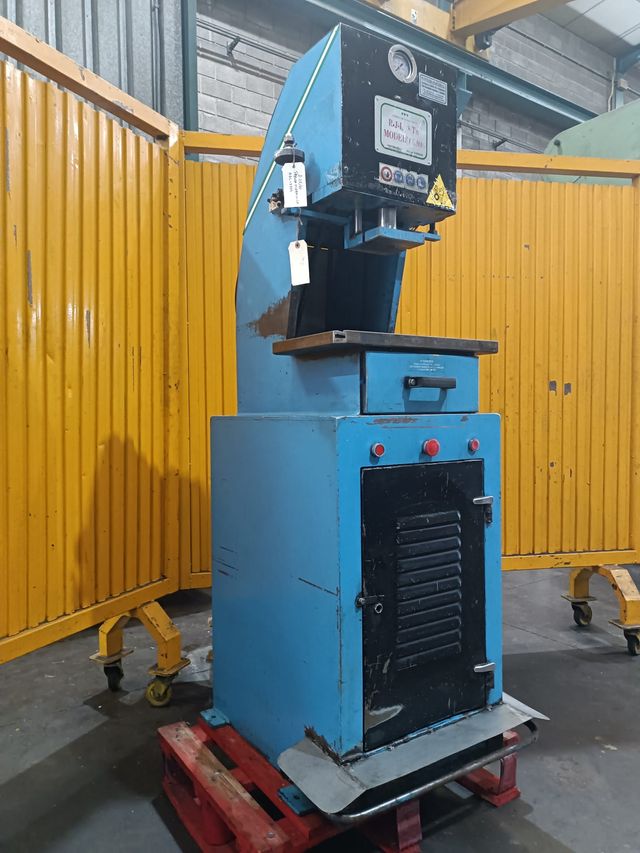 Prensa Hidráulica Cuello Cisne R.G.L.