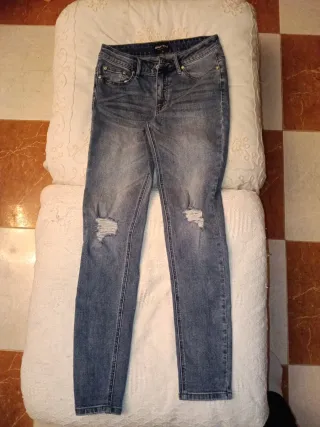 Pantalón vaquero ONLY desgastado talla S