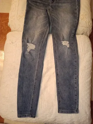 Pantalón vaquero ONLY desgastado talla S
