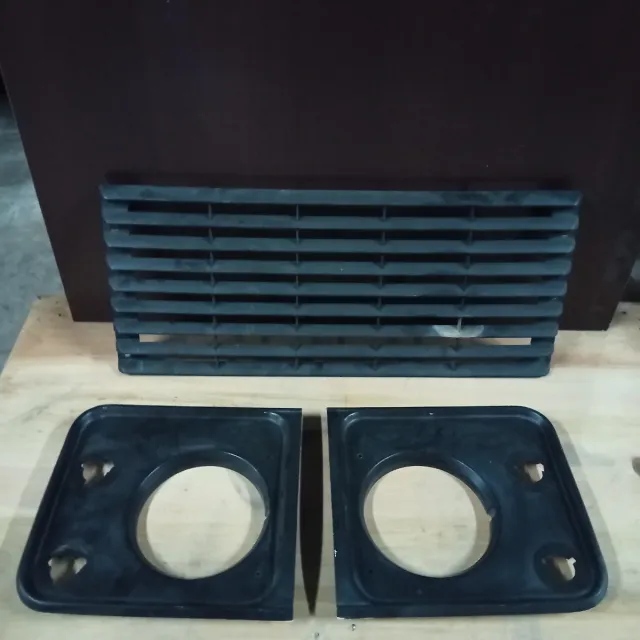 Rejilla y marcos faros Defender