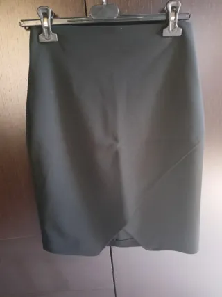 Gonna elegante attillata nera