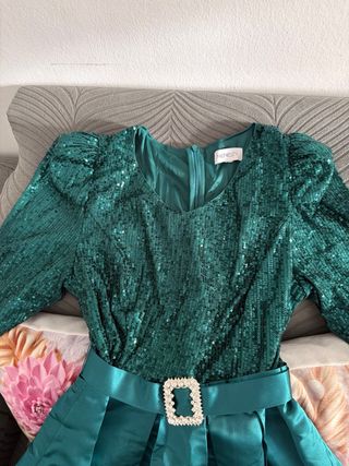 Vestido de fiesta verde lentejuelas y falda