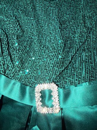 Vestido de fiesta verde lentejuelas y falda