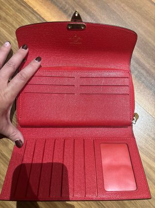 Cartera Louis Vuitton p.u 1.1
Marrón con Rojo