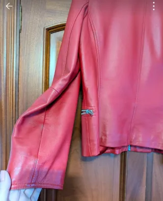 Cazadora de piel roja