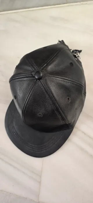 Gorra Kpop Estampado Leopardo y Tachuelas G Dragón