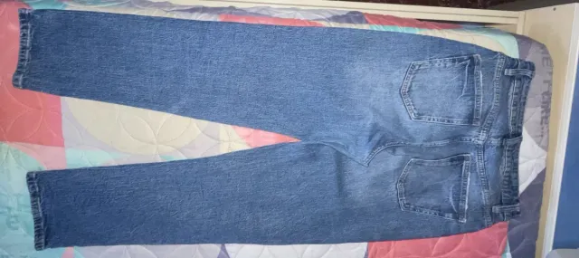 Pantalón tejano desgastado