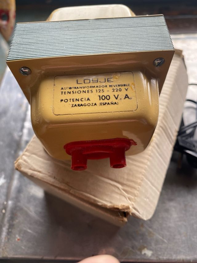 Transformador LOYJE 100 VA 220/125V
