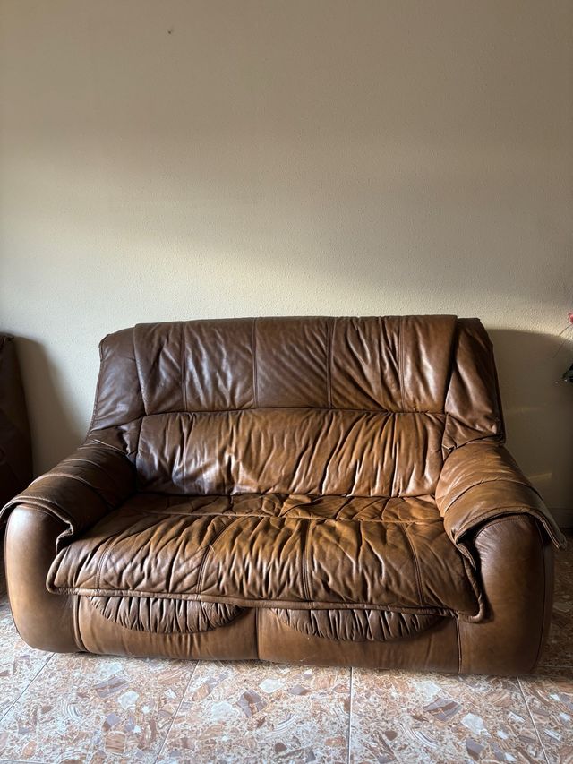 Sofá de 2 plazas de cuero marrón