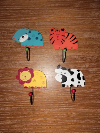 4 Appendiabiti per Bambini in Legno con Animali