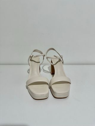 Sandalias tacón Stradivarius. T 40